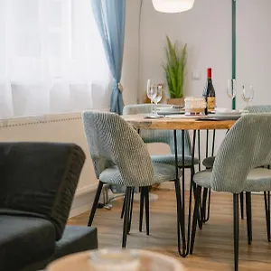  Apartment Modernes 2-zimmer Themen-apartment Im Zentrum