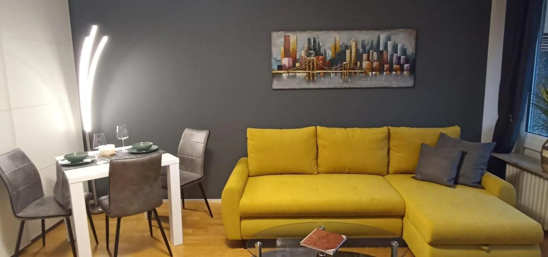 Gemuetliches Helles Apartment Mit Balkon Und Parkplatz Vor Der Tuer Im Zentrum Von Bayreuth